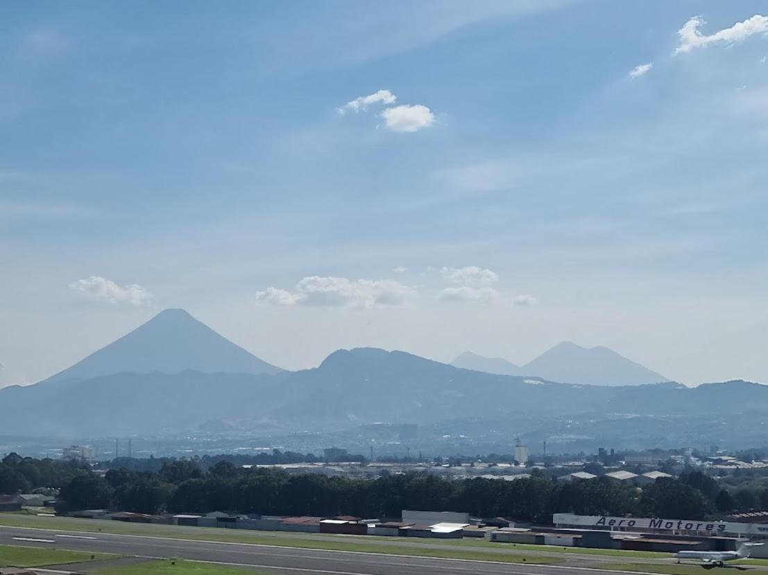 과테말라 Amazing Aircrafts Views In Front Of Airport 아파트 외부 사진